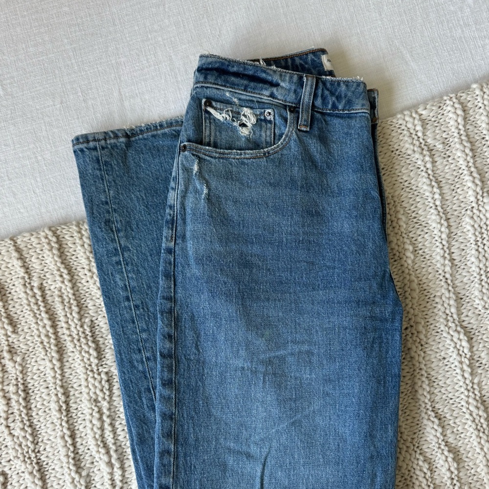 Abercrombie & Fitch Curve Love “The 90s Relaxed Jean High Rise”